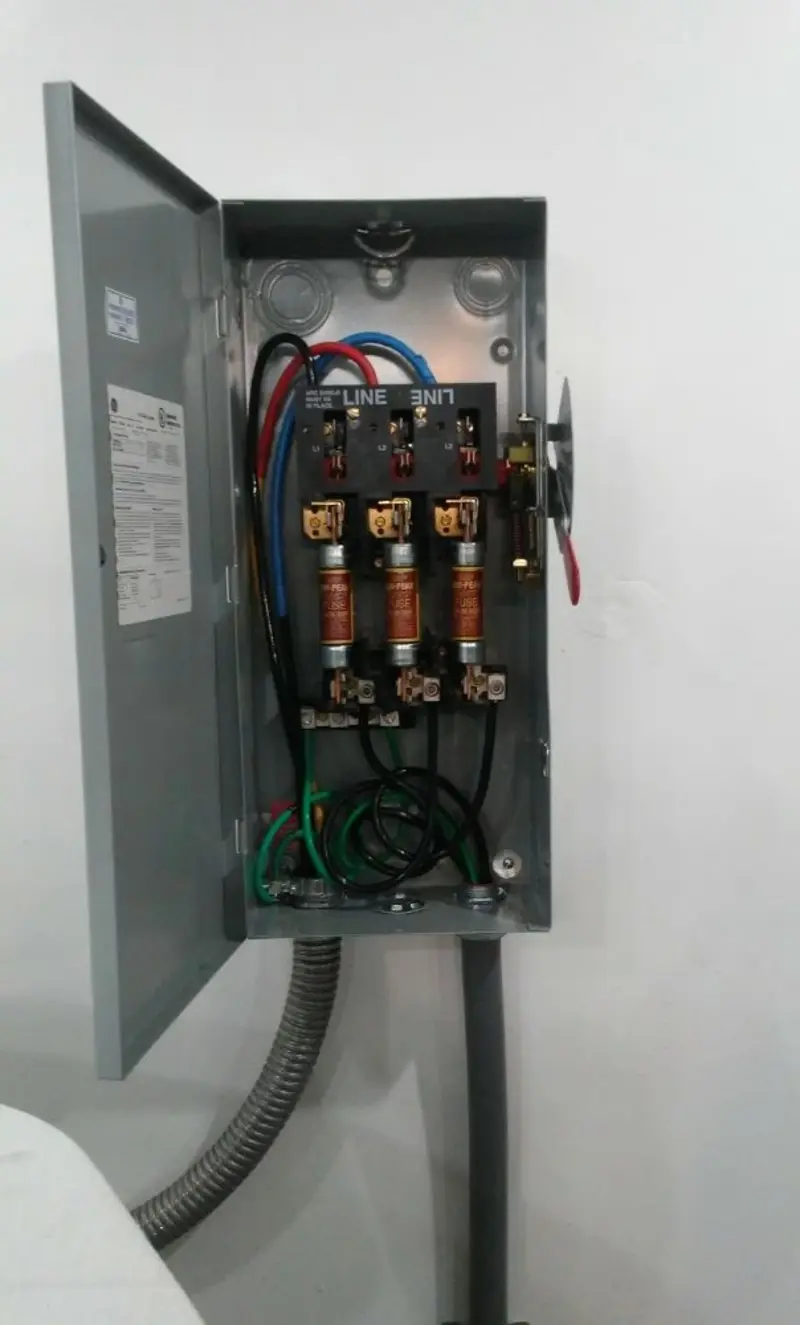 Three-phase disconnect switch installed for Smoke Detector Installation in Millersburg